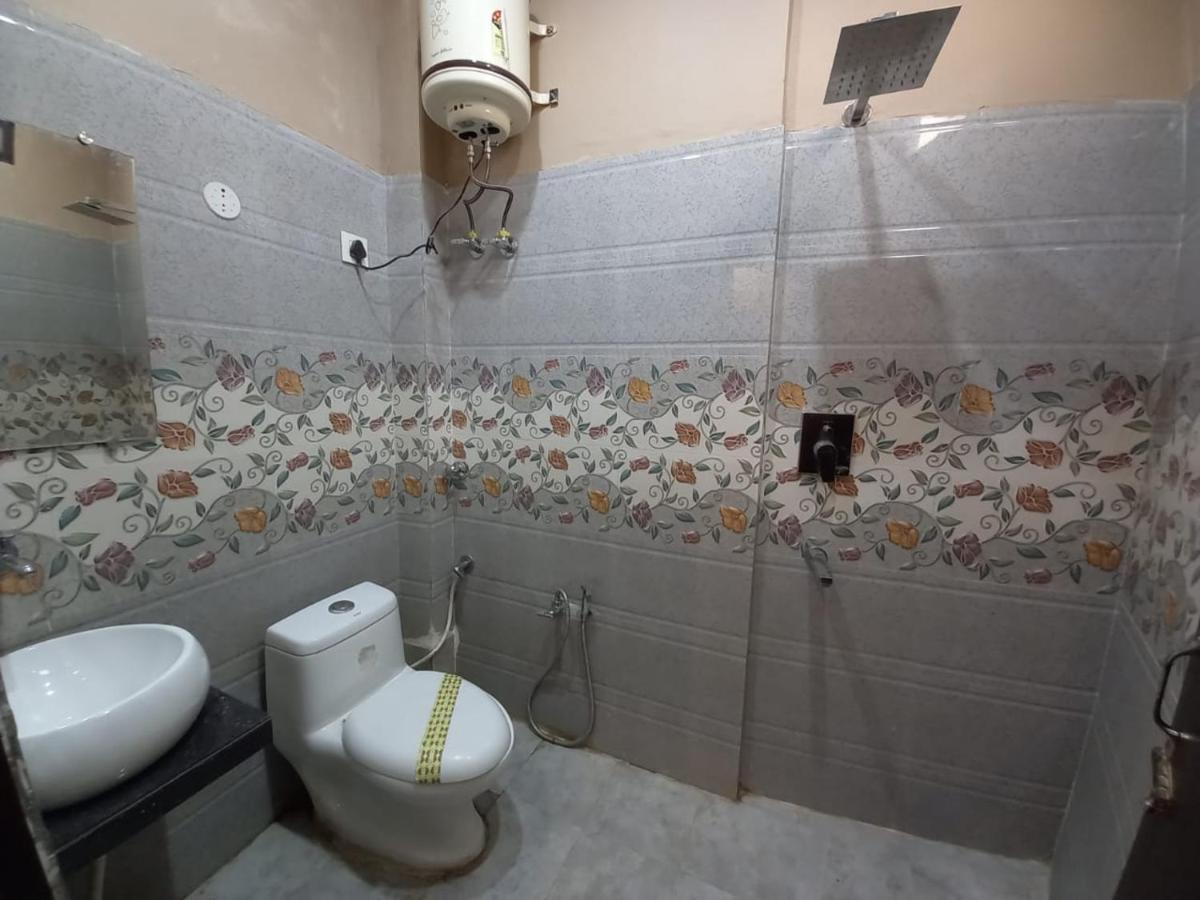 Hotel Banke Bihari Haridwār Exteriör bild